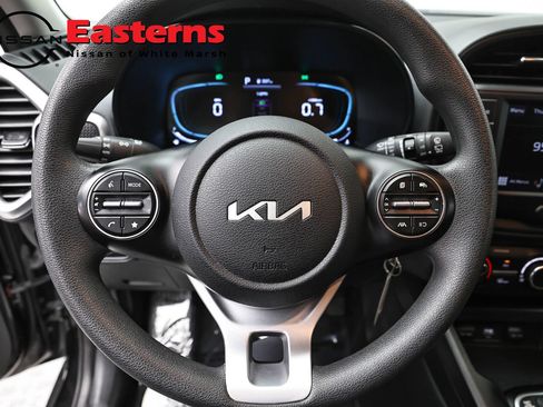 Used 2025 Kia Soul LX w/ LX Technology Package FWD image 10