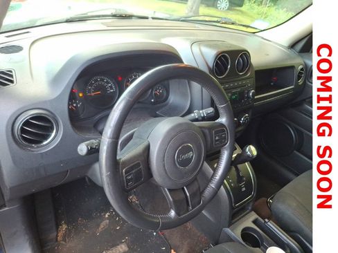 Used 2014 Jeep Patriot Latitude AWD/4WD image 10
