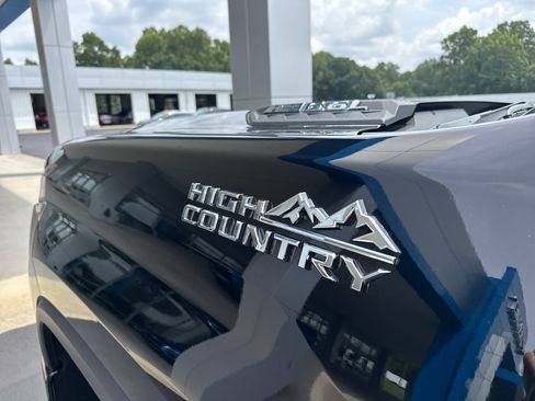 Used 2025 Chevrolet Silverado 2500 High Country w/ Technology Package AWD/4WD image 11