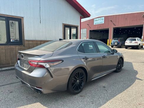 Used 2021 Toyota Camry XSE FWD image 7