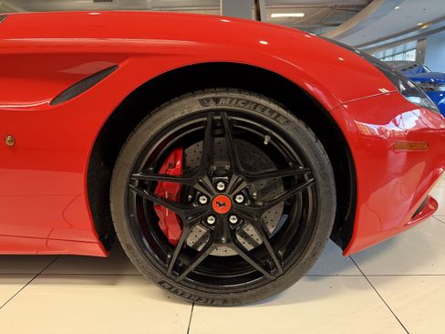 Used 2016 Ferrari California T image 20