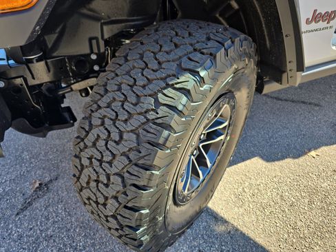 New 2026 Jeep Wrangler Rubicon w/ Xtreme 35 Tire Package image 32