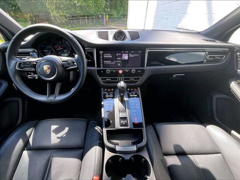 Certified 2026 Porsche Macan AWD/4WD image 18