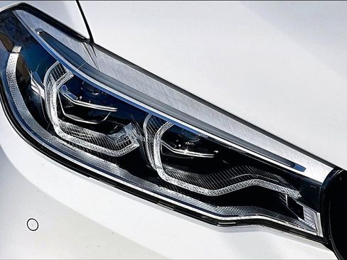 Used 2018 BMW 540i image 32