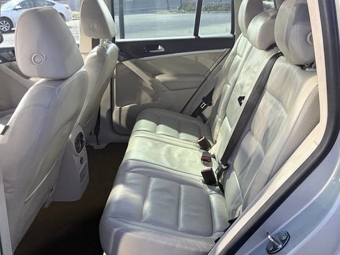 Used 2013 Volkswagen Tiguan SEL FWD image 30