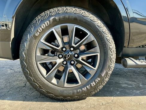 Used 2023 Chevrolet Tahoe Z71 w/ Luxury Package image 21