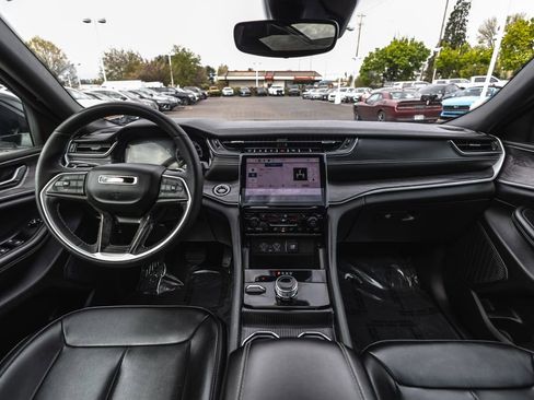 Used 2024 Jeep Grand Cherokee Limited AWD/4WD image 26