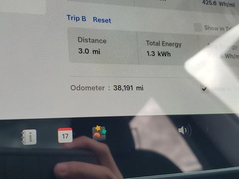 Used 2023 Tesla Model 3 Standard Range image 29