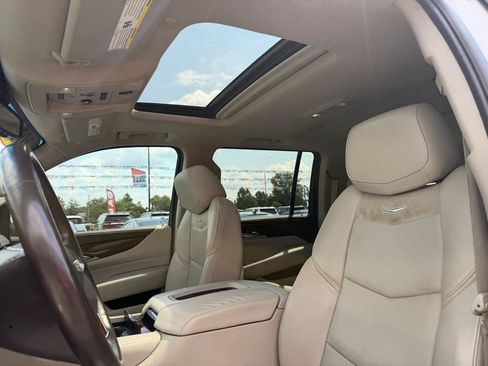 Used 2016 Cadillac Escalade ESV Luxury AWD/4WD image 17