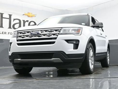 Used 2019 Ford Explorer XLT w/ Equipment Group 202A AWD/4WD image 4