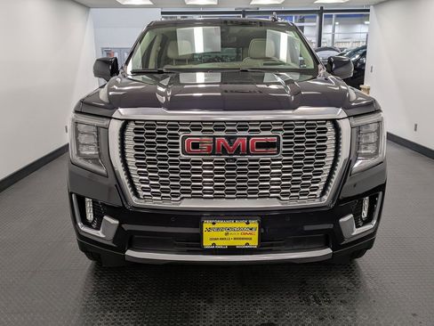 Used 2022 GMC Yukon XL Denali w/ Denali Premium Package image 2