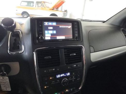 Used 2014 Dodge Grand Caravan R/T FWD image 30