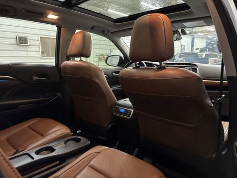 Used 2018 Toyota Highlander Limited Platinum image 33