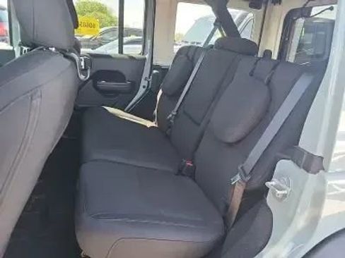 Used 2023 Jeep Wrangler Unlimited w/ Sun & Screen Package image 9