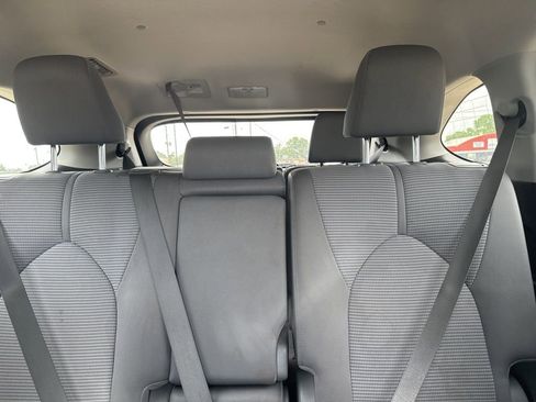 Used 2021 Toyota Highlander LE FWD image 22