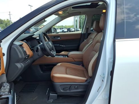 Used 2026 Nissan Pathfinder Platinum AWD/4WD image 4