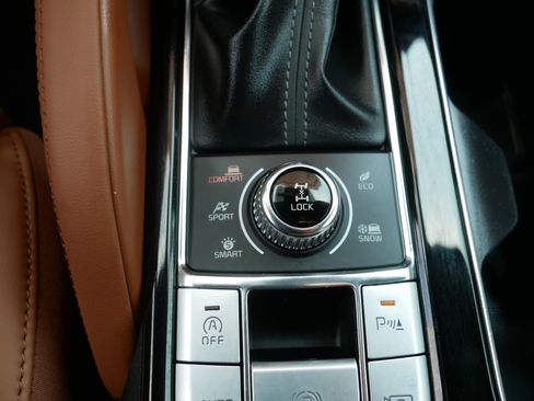 Certified 2025 Kia Telluride SX Prestige X-Line AWD/4WD image 32