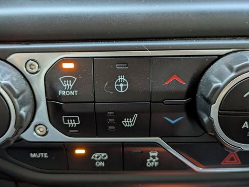 Used 2021 Jeep Wrangler Unlimited Rubicon AWD/4WD image 25