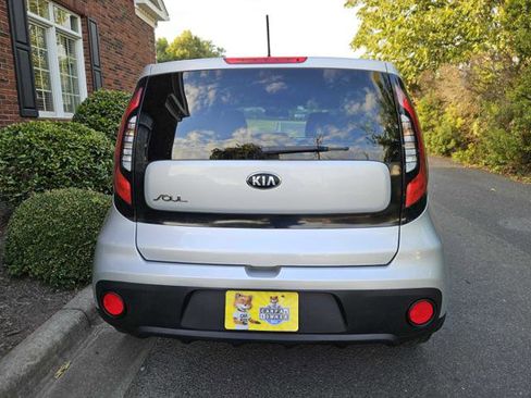 Used 2018 Kia Soul ! image 4