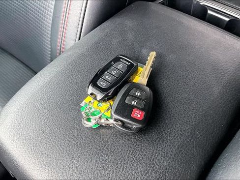 Used 2018 Toyota Tacoma TRD Pro AWD/4WD image 36