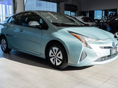 Used 2017 Toyota Prius Two image 1