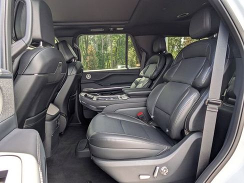 New 2025 Lincoln Navigator Reserve w/ Jet Appearance Package AWD/4WD image 13