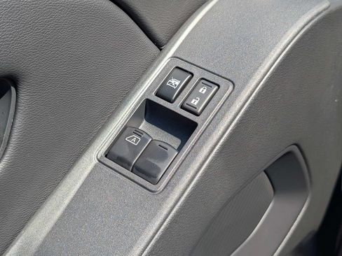 Certified 2025 Nissan Frontier S RWD image 15