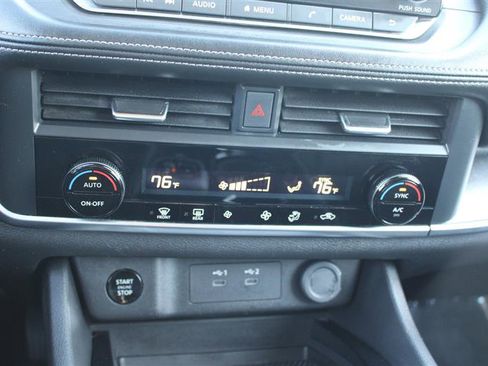 Used 2024 Nissan Rogue SV image 15