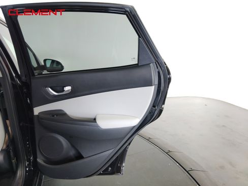 Used 2022 Hyundai Kona Limited image 31