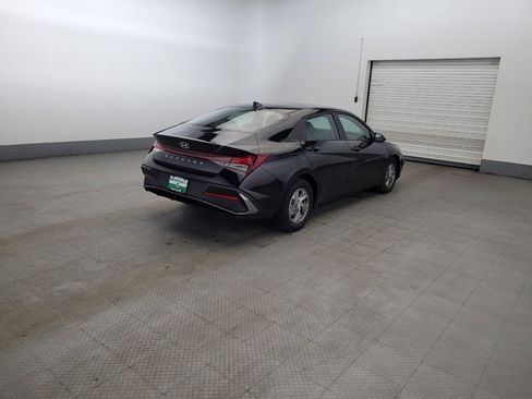 Used 2025 Hyundai Elantra SE FWD image 9