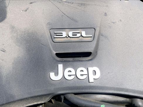 Used 2021 Jeep Wrangler Unlimited Sahara AWD/4WD image 31