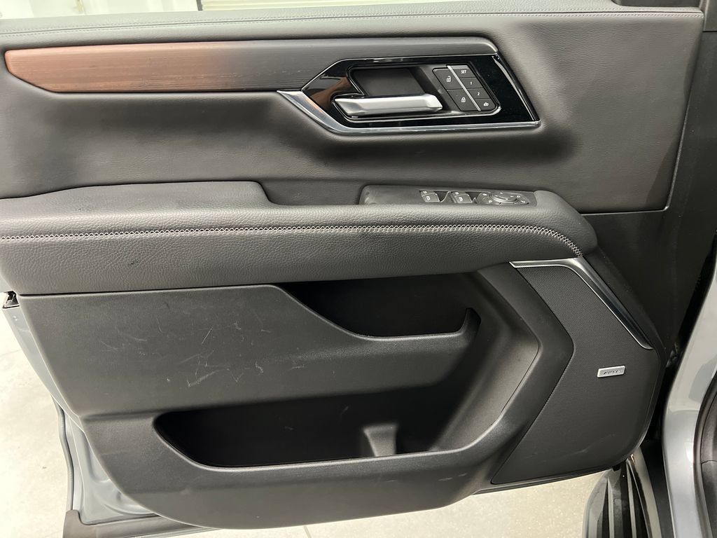 Used 2025 GMC Yukon XL Denali RWD image 14