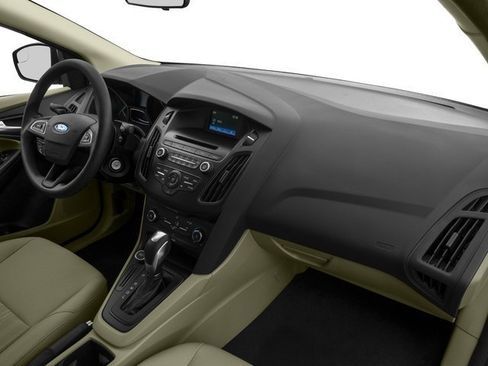Used 2016 Ford Focus SE w/ SE Sport Package FWD image 18