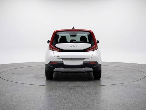 Used 2025 Kia Soul LX w/ LX Technology Package FWD image 7