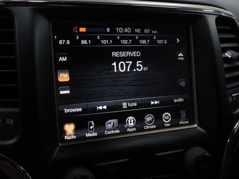 Used 2017 Jeep Grand Cherokee Limited image 3