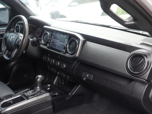 Used 2020 Toyota Tacoma TRD Sport w/ Technology Package AWD/4WD image 38
