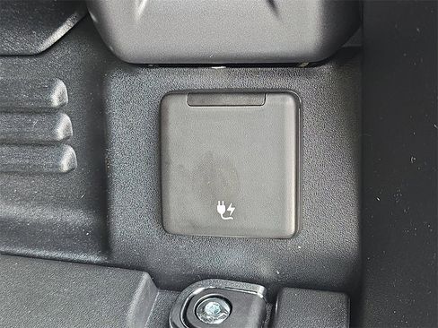 New 2026 Land Rover Defender 110 V8 image 13