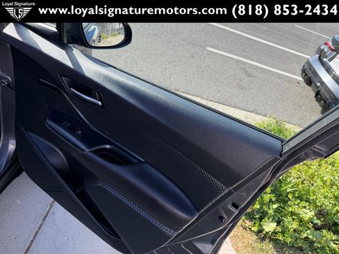 Used 2018 Toyota C-HR XLE image 32