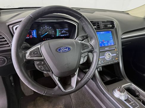 Used 2019 Ford Fusion Energi Titanium FWD image 26