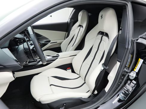 Used 2025 Ferrari 12Cilindri RWD image 5