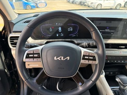 Used 2025 Kia Telluride EX w/ EX Captain's Chair Package FWD image 19