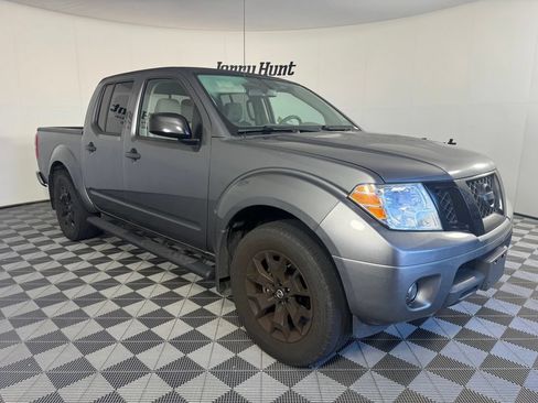 Used 2021 Nissan Frontier SV w/ Midnight Edition Floor Mats AWD/4WD image 6