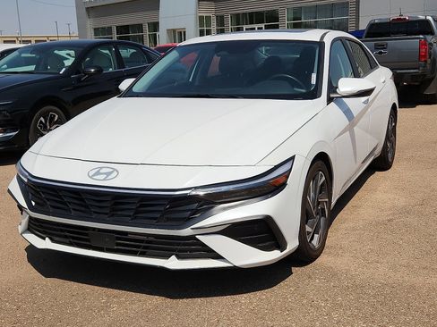 Used 2025 Hyundai Elantra Limited FWD image 1