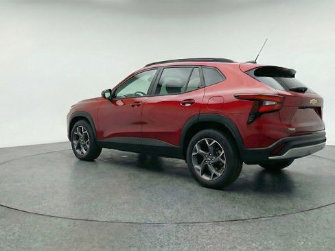 Used 2025 Chevrolet Trax LT image 6
