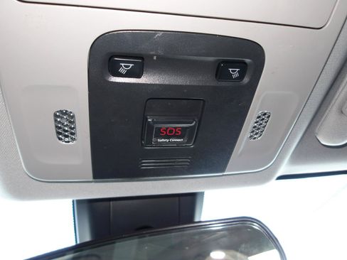 Used 2019 Toyota Camry SE FWD image 19