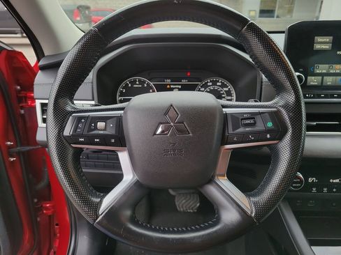 Used 2022 Mitsubishi Outlander SE image 11