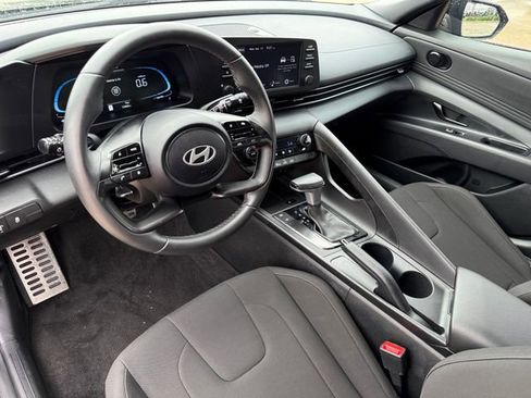 Used 2025 Hyundai Elantra Sport FWD image 12