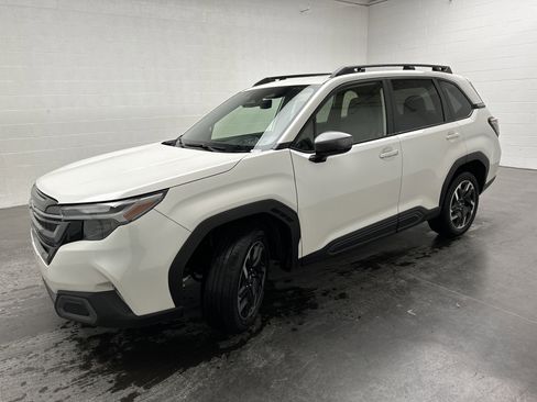 Used 2025 Subaru Forester Limited image 4