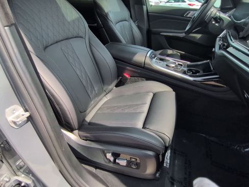Used 2024 BMW X7 M60i AWD/4WD image 23