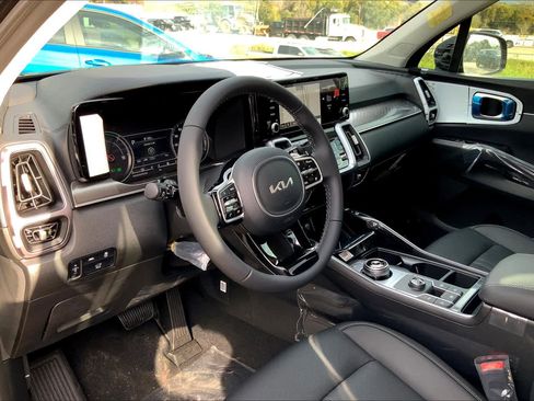 Used 2024 Kia Sorento EX image 8